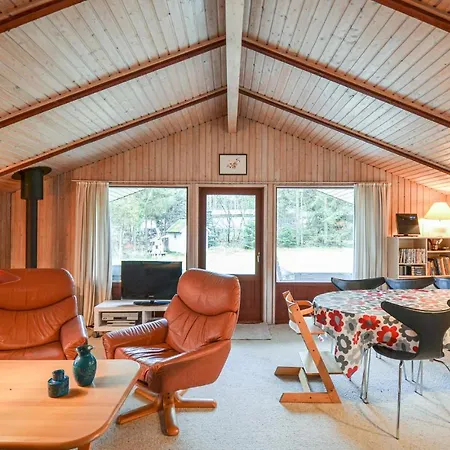 Stunning In W/ 3 Bedrooms Holiday home