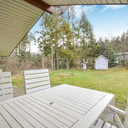 Stunning In W/ 3 Bedrooms Holiday home